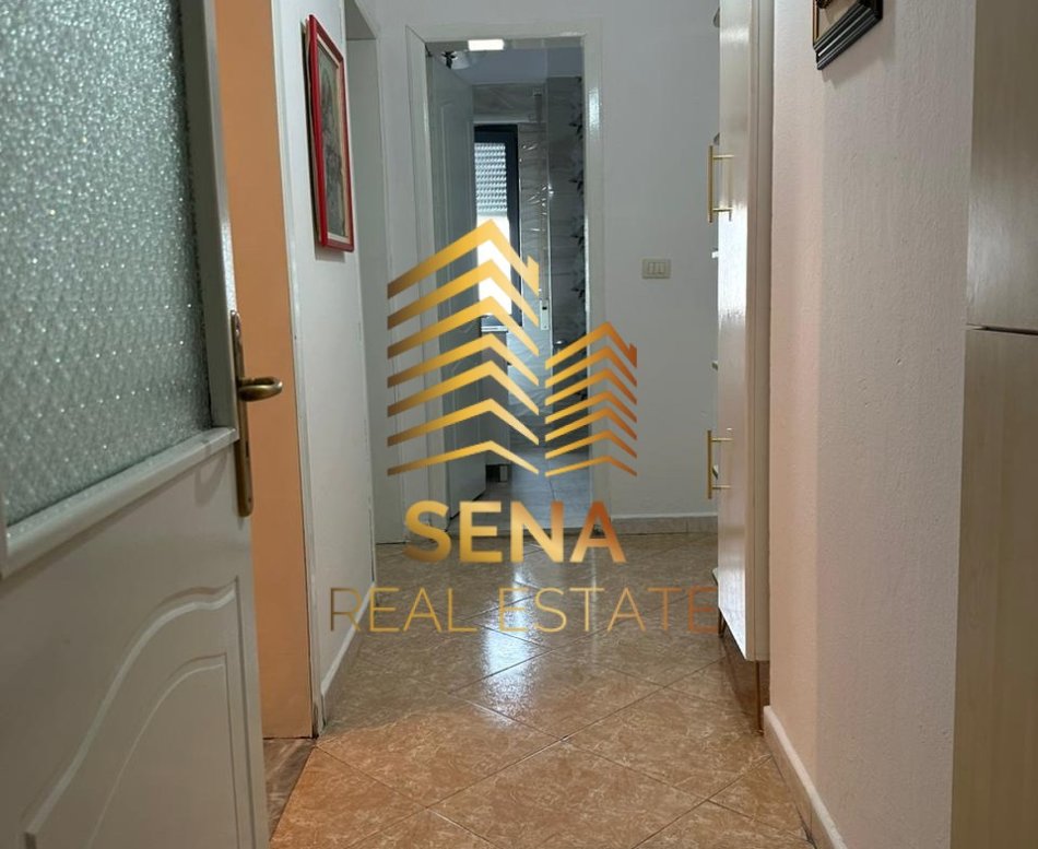 Tirane, jepet me qera apartament 2+1+Ballkon Kati 4, 110 m² 650 € (Rruga Asan Alla)
