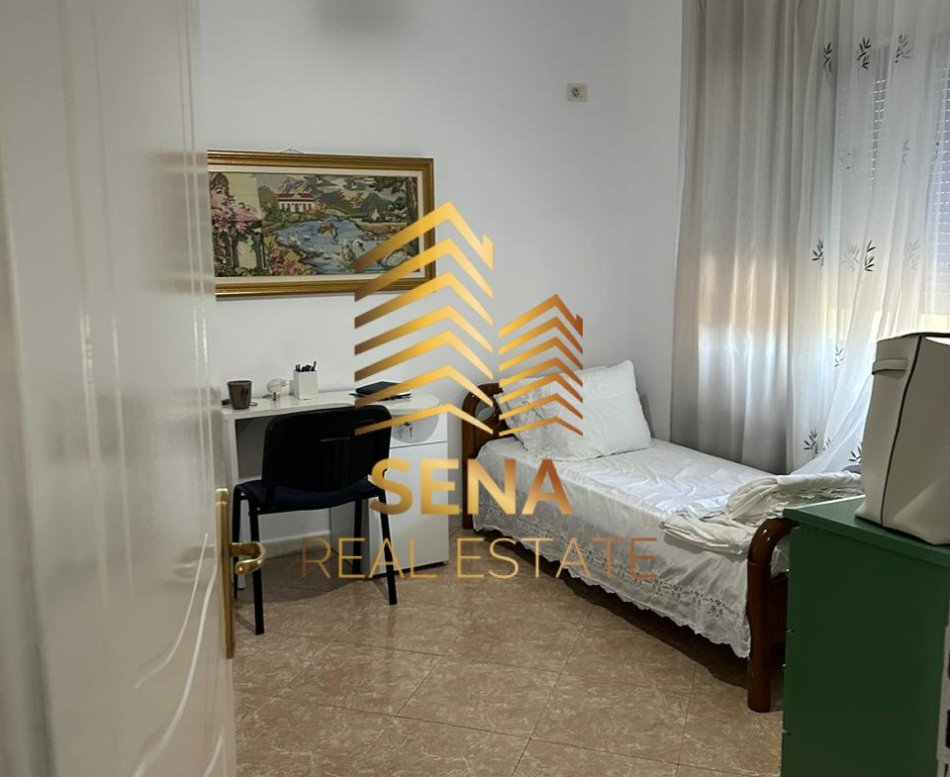 Tirane, jepet me qera apartament 2+1+Ballkon Kati 4, 110 m² 650 € (Rruga Asan Alla)