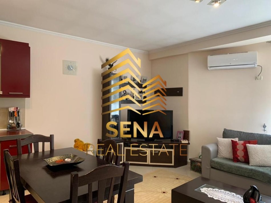 Tirane, shitet apartament 2+1+Ballkon Kati 6, 98 m² 125.000 € (Rruga Loni Ligori)