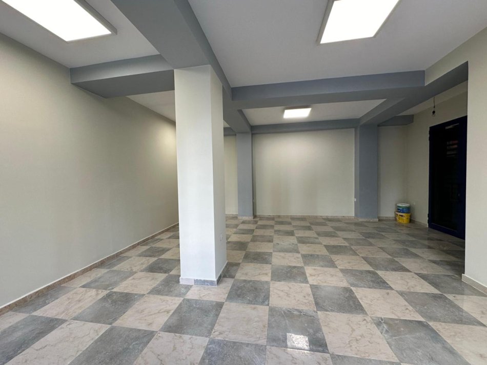 Tirane, shes dyqan Kati 0, 200.000 € 