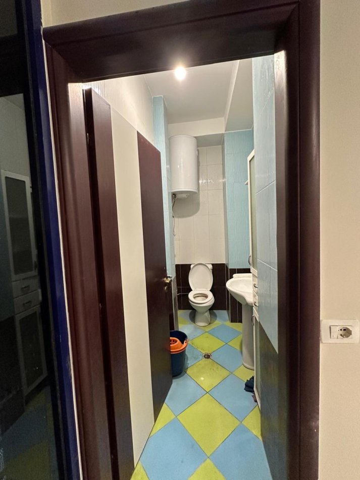 Tirane, shes dyqan Kati 0, 200.000 € 
