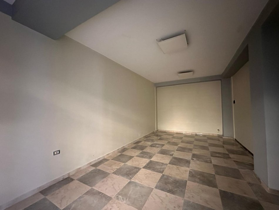 Tirane, shes dyqan Kati 0, 200.000 € 