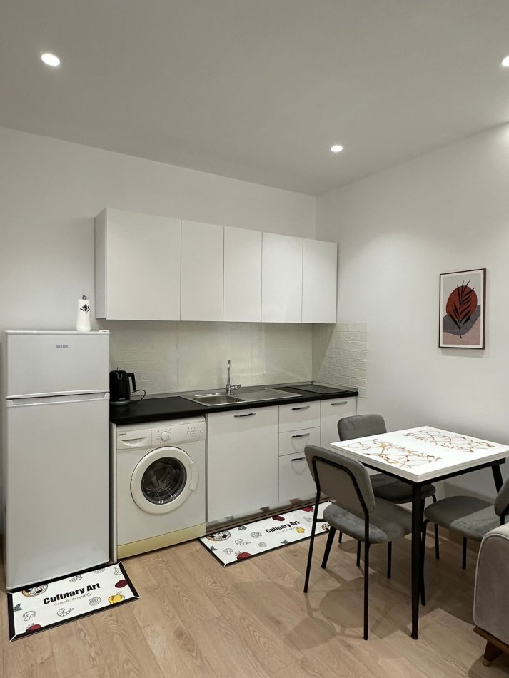 Tirane, shitet apartament 1+1+Ballkon Kati 2, 65 m² (Bllok)