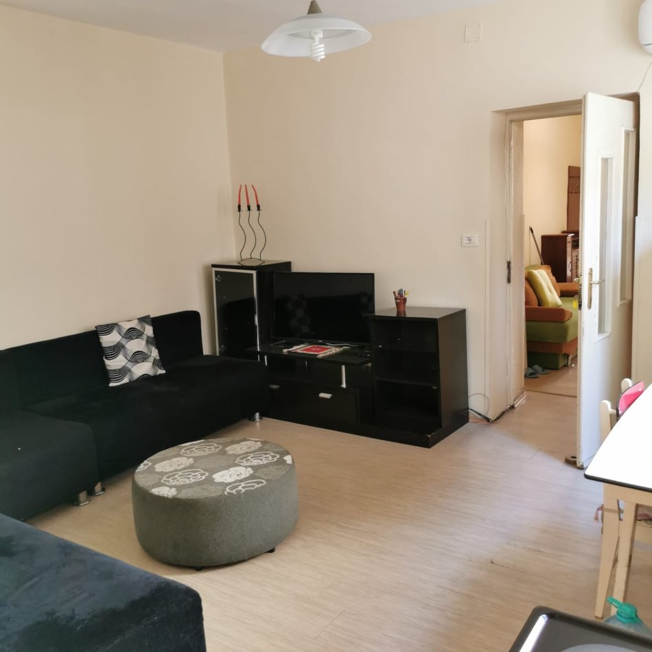 Tirane, jepet me qera Vile 1+1 Kati 1, 70 m² (Pazari i ri)