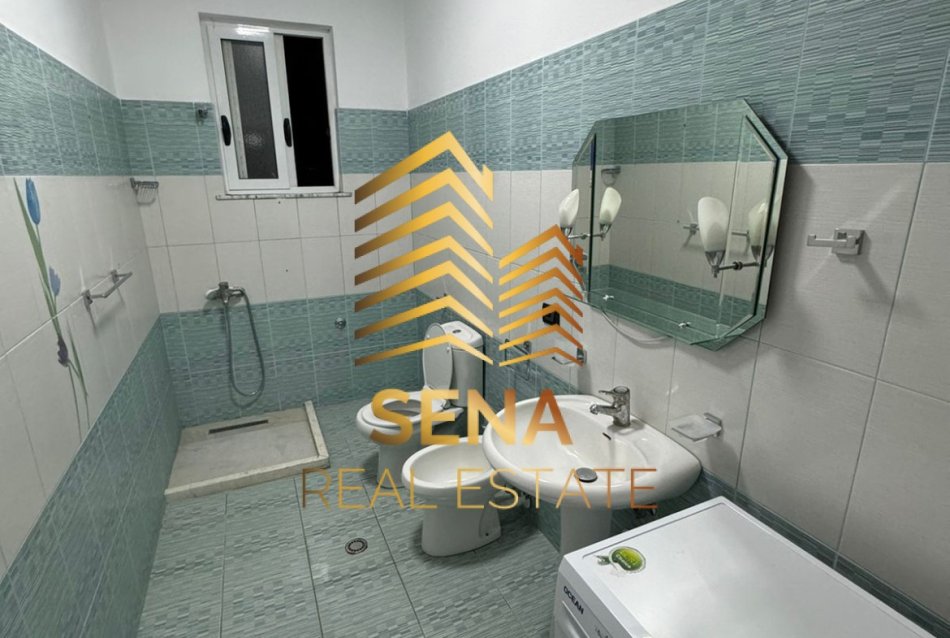 Tirane, jepet me qera shtepi 1+1 Kati 4, 100 m² 500 € (Rruga Jorgo Plaku)