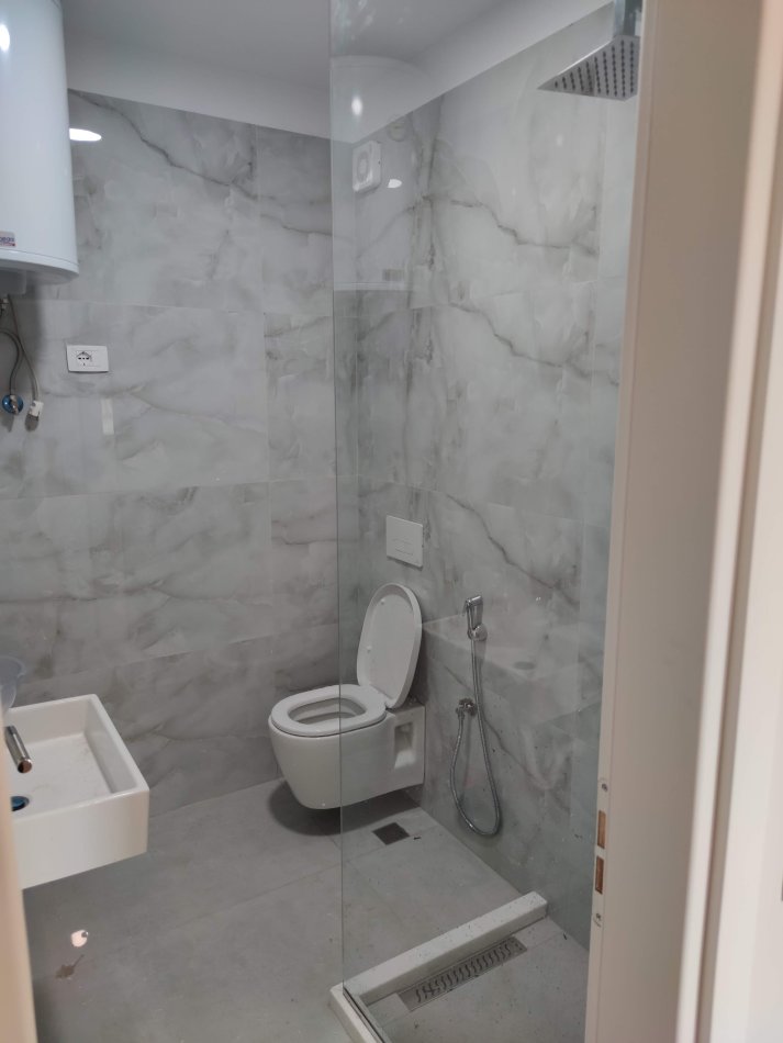 Tirane, jepet me qera apartament 2+1+Ballkon Kati 7, 100 m² 600 € (Bulevardi Zhan D'arkk)