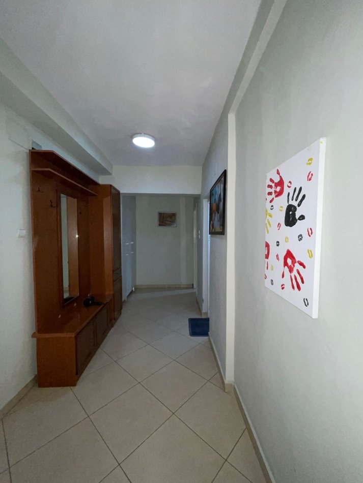 Tirane, jepet me qera apartament 1+1+Ballkon Kati 3, 65 m² 600 € 