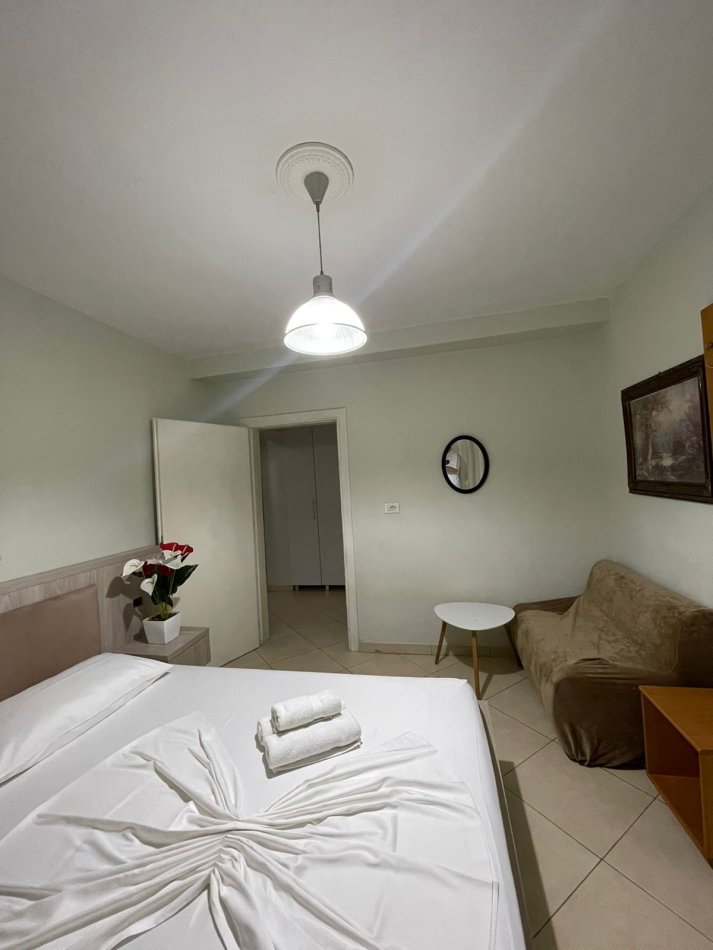 Tirane, jepet me qera apartament 1+1+Ballkon Kati 3, 65 m² 600 € 