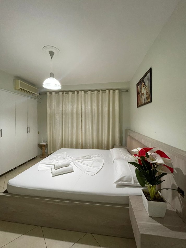 Tirane, jepet me qera apartament 1+1+Ballkon Kati 3, 65 m² 600 € 