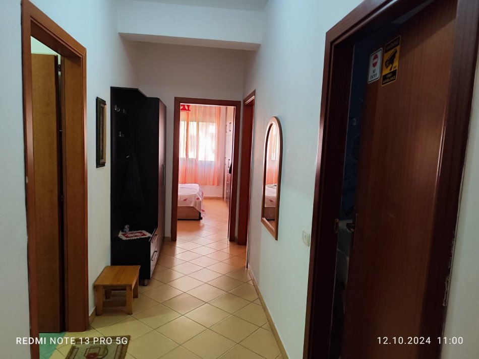 Tiran. Rruga Sali Butka . Tte Nesharaku. Shitet Apartament 2+1 me Hipotek. Sip 94 m2. Cmimi 172.000 Euro i diskutueshe..)