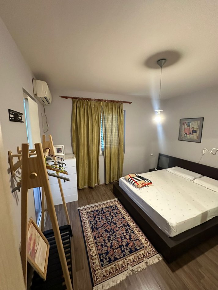 Shqiperi, jepet me qera apartament 2+1+Ballkon Kati 2, 95 m² 650 € (Rruga e Kavajes)