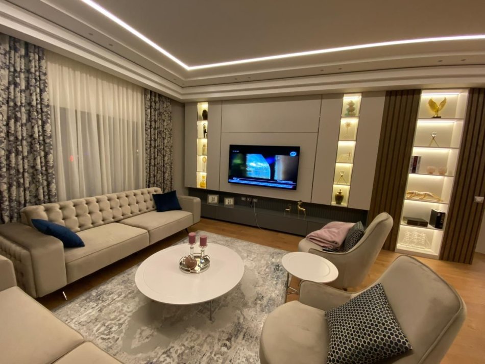 Tirane, Shitet Apartament Lux 3+1+2+Garderobe, Sip 182 m². Cmimi 320.000 Euro (Kompleksai Turdiu, Fusha e Aviacionit)