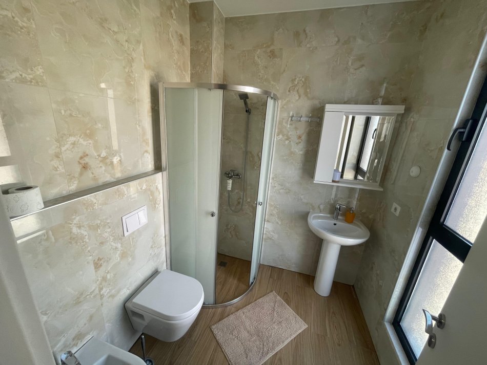 Tirane, shes apartament 2+1+Ballkon Kati 4, 94 m² 140.000 € (Casa Italia, ish Dogana)