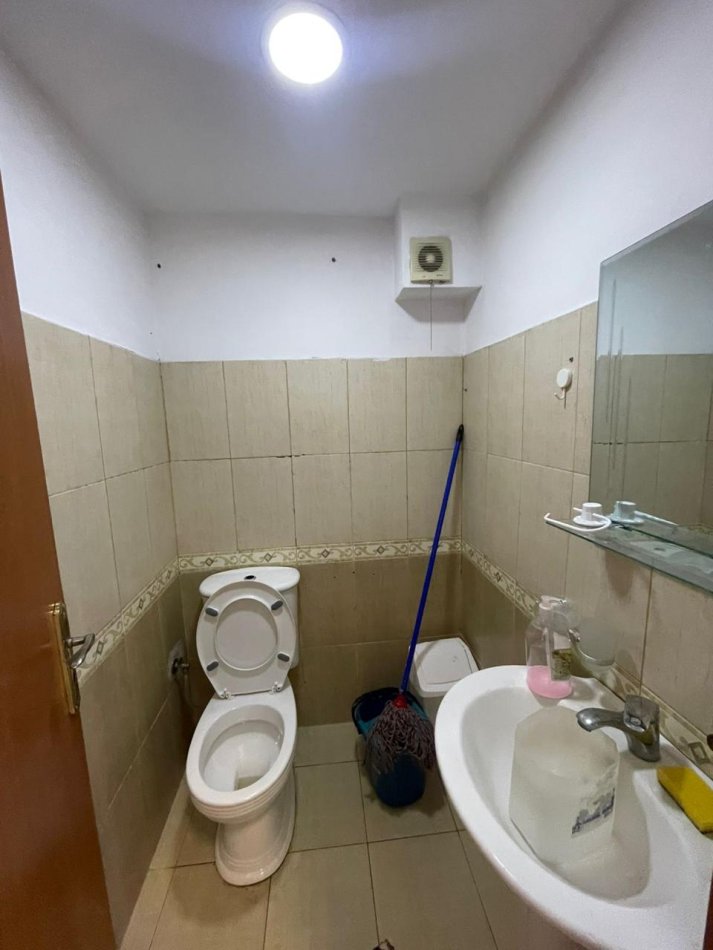 Dyqan me qira 97 m² 850 € ( Rruga Bardhyl)