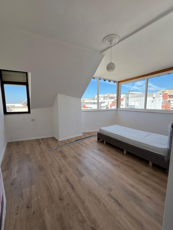 Tirane, shitet apartament 2+1+Aneks+Ballkon Kati 5, 110.000 € 