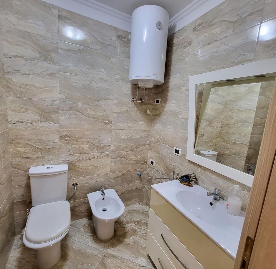 Tirane, jepet me qera zyre Kati 2, 70 m² 600 € (Rruga Sulejman Delvina)