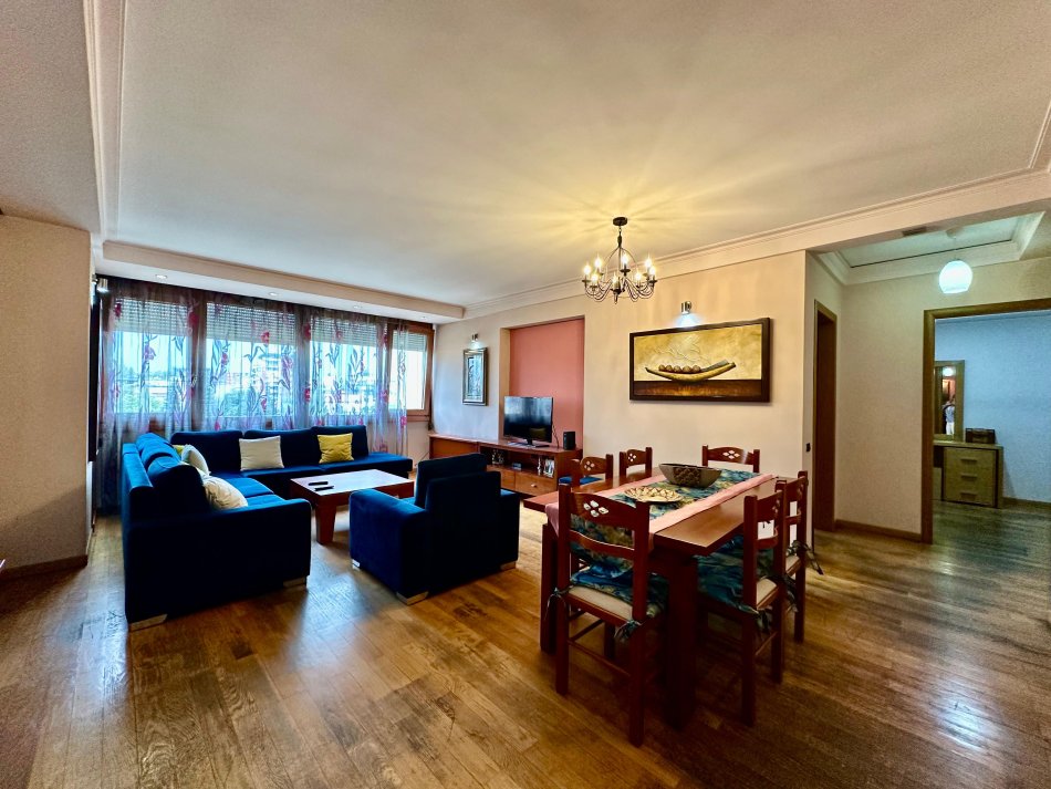 Tirane, jepet me qera apartament 3+1+A+BLK Kati 5, 160 m² 1.300 Euro (Rruga e Elbasanit)