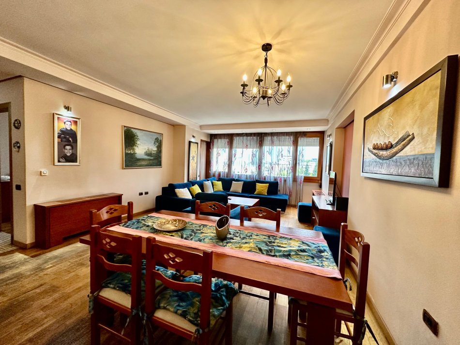 Tirane, jepet me qera apartament 3+1+A+BLK Kati 5, 160 m² 1.300 Euro (Rruga e Elbasanit)