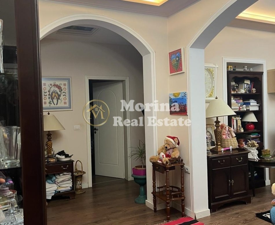 Tirane, jepet me qera apartament 2+1 Kati 2, 90 m² 500 € (Laprake)