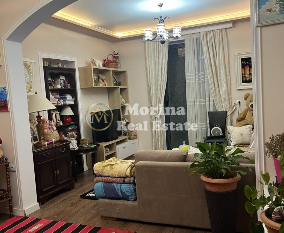 Tirane, jepet me qera apartament 2+1 Kati 2, 90 m² 500 € (Laprake)