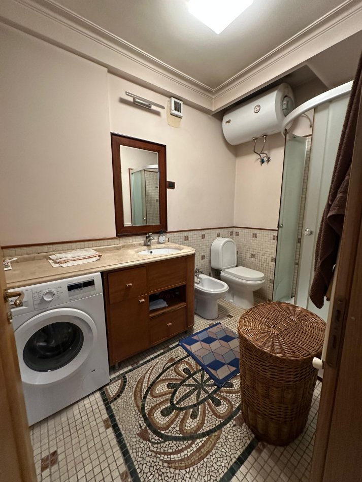Tirane, jepet me qera apartament 3+1+A+BLK Kati 5, 160 m² 1.300 Euro (Rruga e Elbasanit)