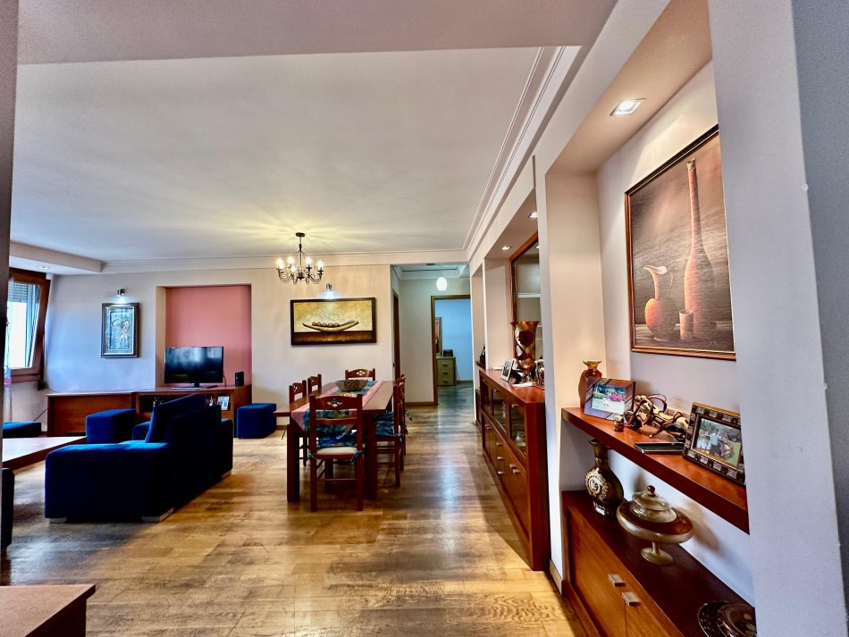 Tirane, jepet me qera apartament 3+1+A+BLK Kati 5, 160 m² 1.300 Euro (Rruga e Elbasanit)