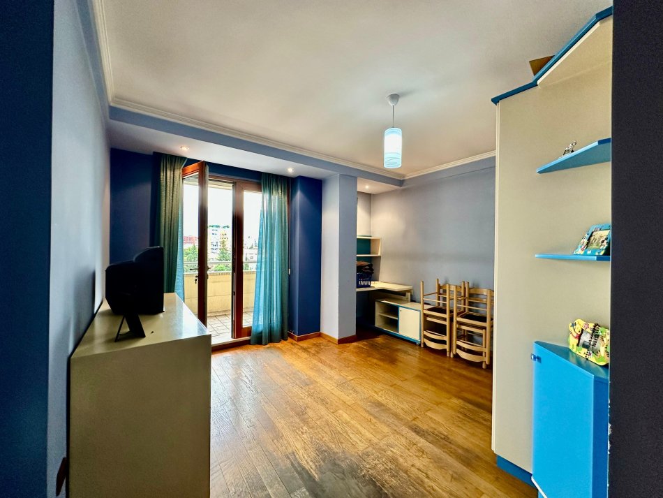 Tirane, jepet me qera apartament 3+1+A+BLK Kati 5, 160 m² 1.300 Euro (Rruga e Elbasanit)