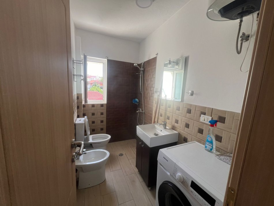 Tirane, shitet apartament 1+1 Kati 4, 44 m² 73.000 € (Ali Dem)