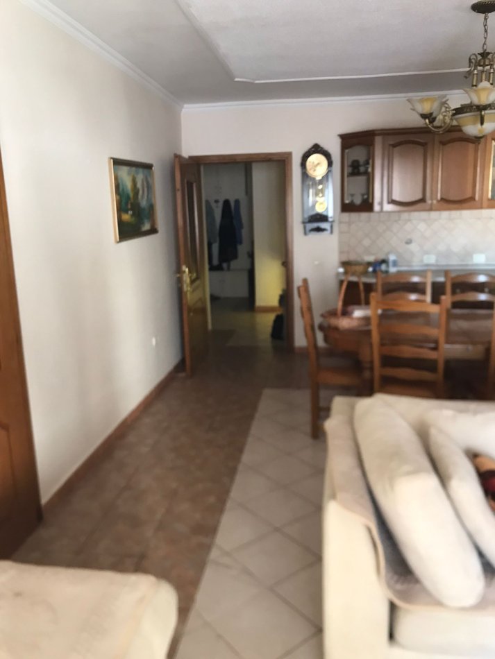 Tirane, shitet apartament 3+1+Ballkon Kati 7, 164 m² 330.000 € (Rruga Skënder Luarasi)