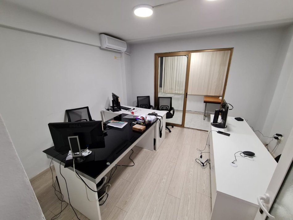 Tirane, jepet me qera ambjent biznesi Kati 1, 120 m² 790 € 