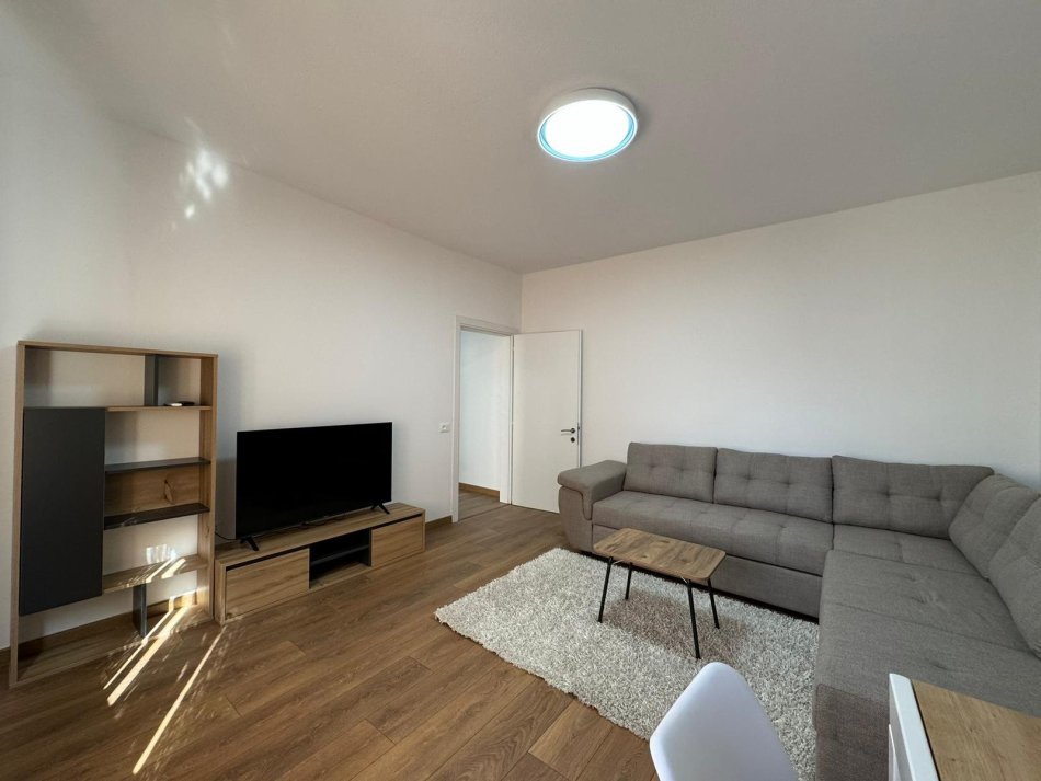 Tirane, jepet me qera apartament 1+1 Kati 4, 600 € 