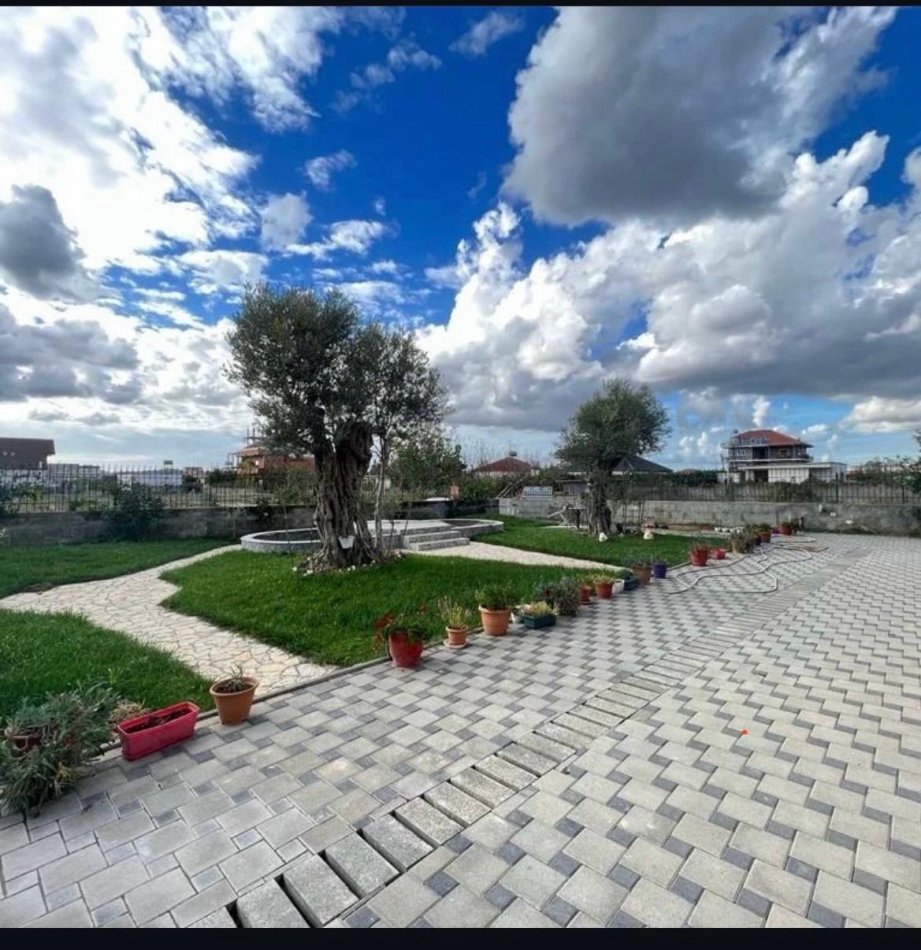 Tirane, shitet shtepi 4+1+Aneks+Ballkon Kati 3, 386 m² 250.000 € (Kamez)