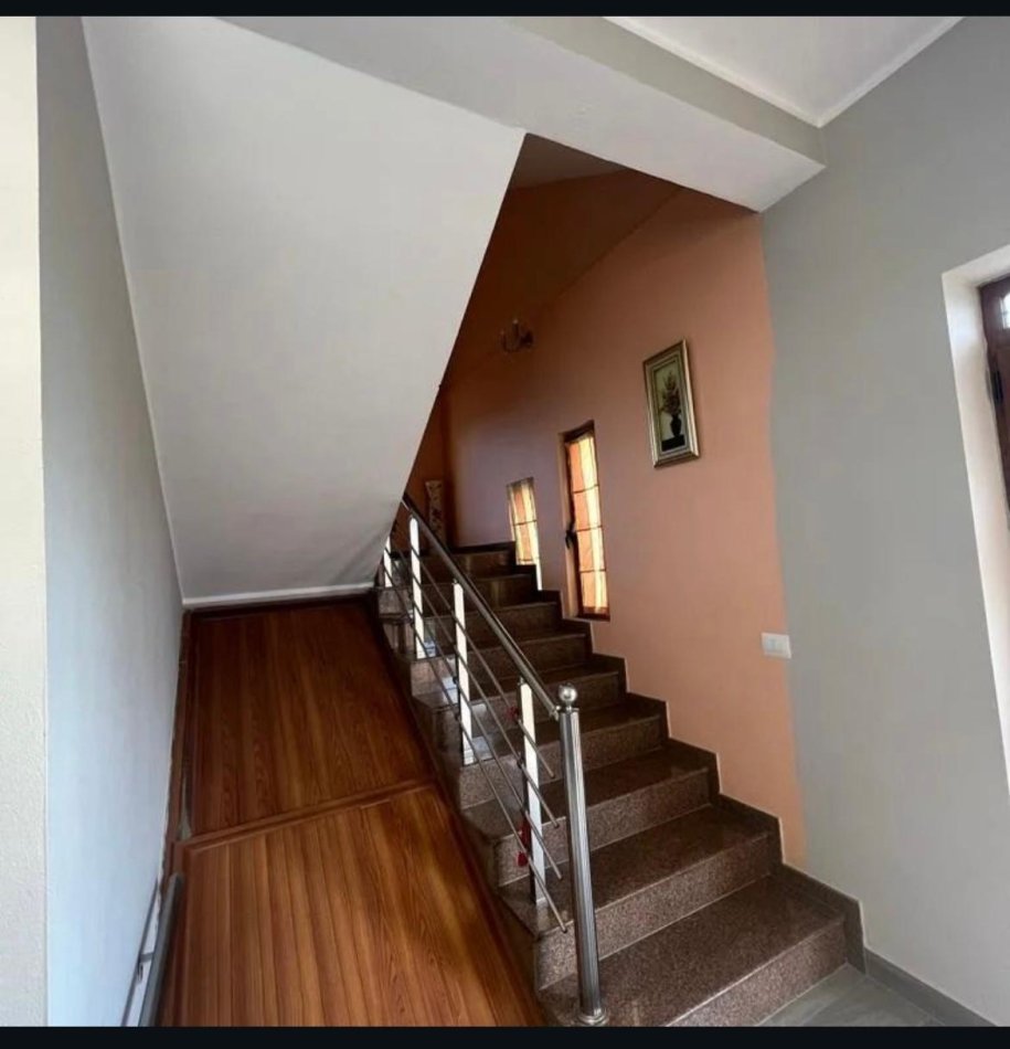 Tirane, shitet shtepi 4+1+Aneks+Ballkon Kati 3, 386 m² 250.000 € (Kamez)
