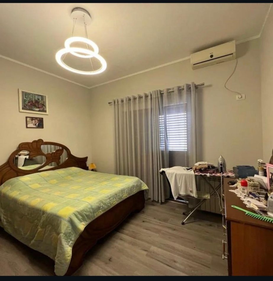 Tirane, shitet shtepi 4+1+Aneks+Ballkon Kati 3, 386 m² 250.000 € (Kamez)