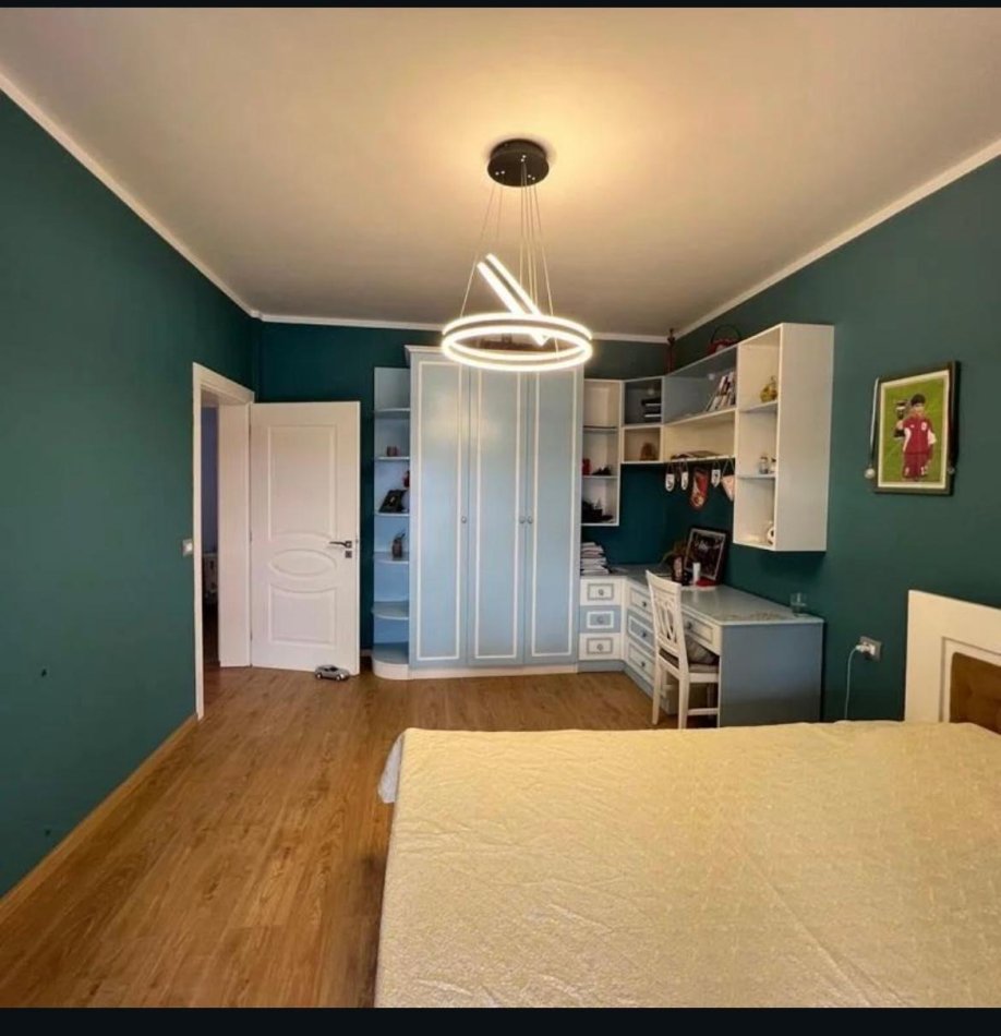 Tirane, shitet shtepi 4+1+Aneks+Ballkon Kati 3, 386 m² 250.000 € (Kamez)