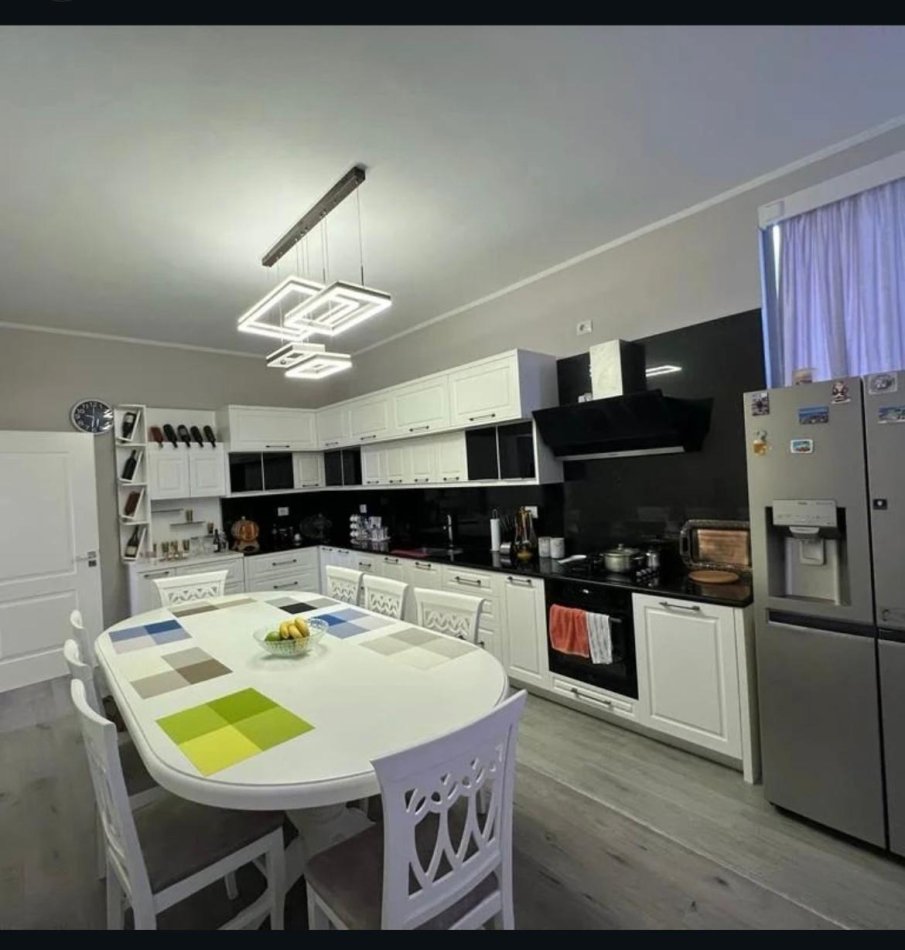 Tirane, shitet shtepi 4+1+Aneks+Ballkon Kati 3, 386 m² 250.000 € (Kamez)