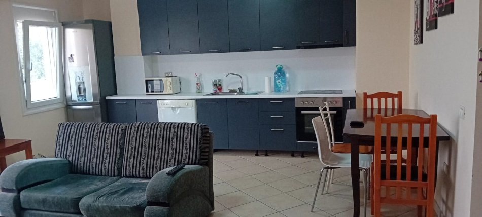 Tirane, Kodra e Diellit Shitet Apartament 1+1 me Hipoteke. Sip90 m². Cmimi 130.000 Euro. (Rruga Bill Klinton)
