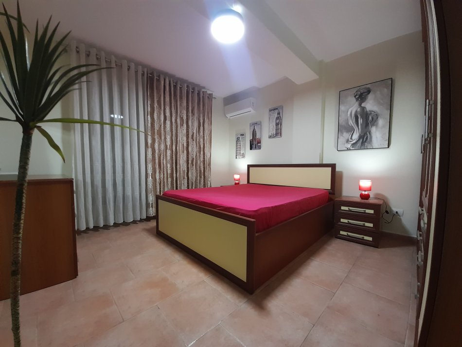Tirane, jepet me qera apartament 2+1+Ballkon Kati 8, 114 m² 600 € (Bulevardi zogu 1)