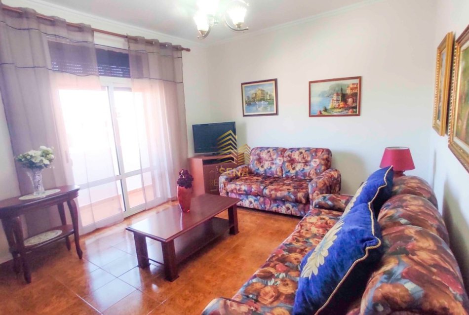 Tirane, jepet me qera apartament 1+1+Aneks+Ballkon Kati 4, 78 m² 650 € (Pazari i Ri)