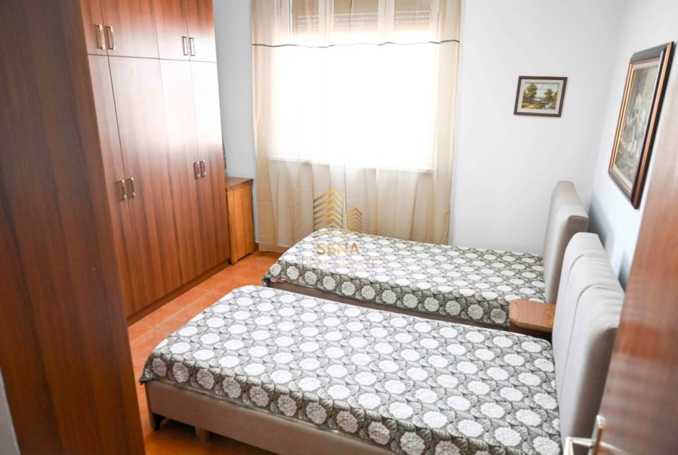 Tirane, jepet me qera apartament 1+1+Aneks+Ballkon Kati 4, 78 m² 650 € (Pazari i Ri)