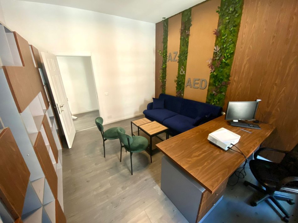 Tirane, jepet me qera zyre Kati 4, 135 m² 1.000 € (Rruga e Kavajes)