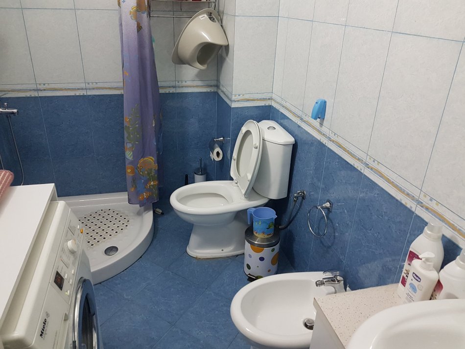 Tirane, jepet me qera apartament 1+1 Kati 9, 69 m² 400 € (Rruga Muhamet Deliu, prane Thesarit, tek ish Renea) JO AGJENCI