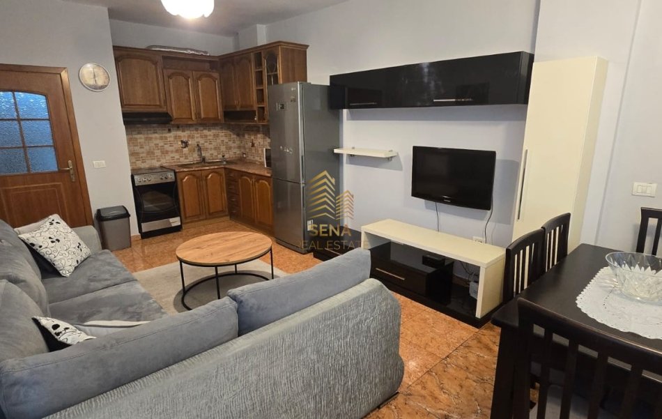 Tirane, jepet me qera apartament 1+1 Kati 6, 55 m² 500 € (Rruga Vaçe Zela)