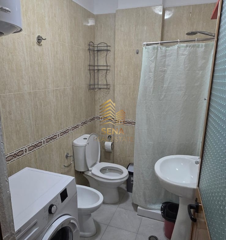 Tirane, jepet me qera apartament 1+1 Kati 6, 55 m² 500 € (Rruga Vaçe Zela)
