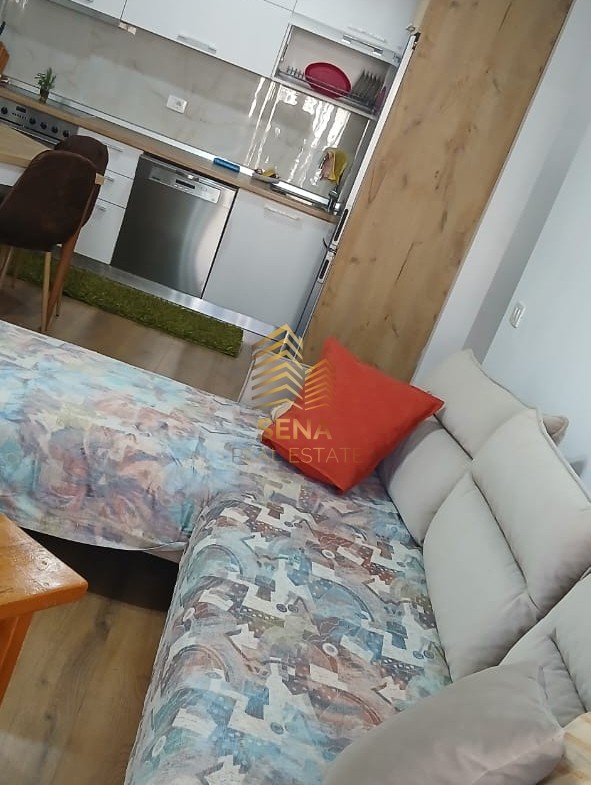 Tirane, jepet me qera apartament 1+1+Ballkon Kati 5, 60 m² 550 € (Rruga Ndre Mjeda)
