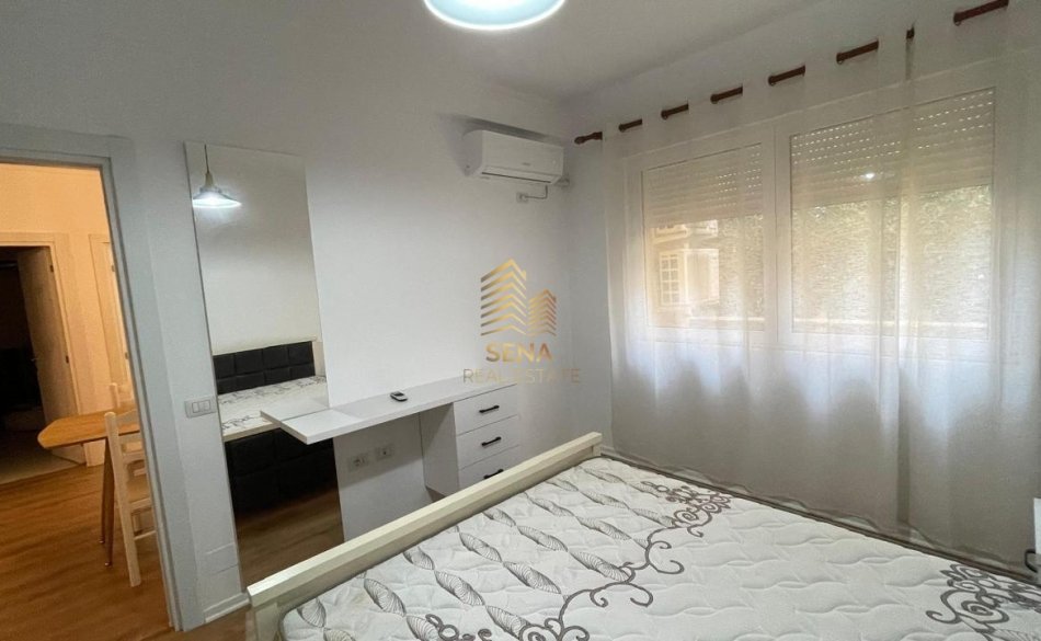 Tirane, jepet me qera 2+1 Kati 2, 90 m² 750 € (Rruga Xhon Kenedi)