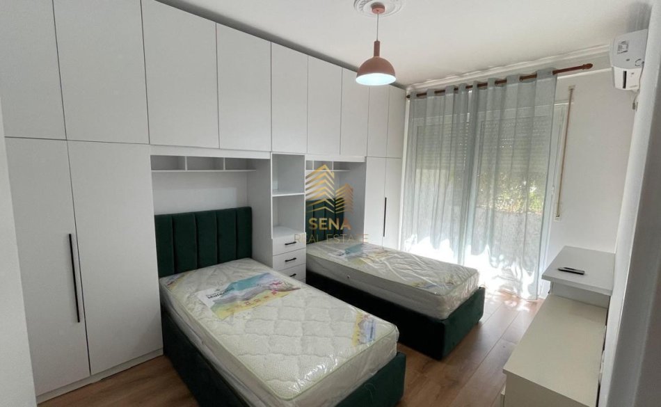 Tirane, jepet me qera 2+1 Kati 2, 90 m² 750 € (Rruga Xhon Kenedi)