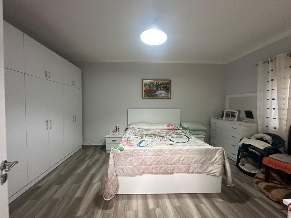 Tirane, jepet me qera shtepi 3 Katshe Kati 3, 300 m² 1.500 € (Pediatria)
