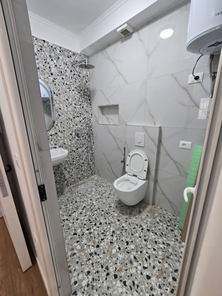 Tirane, shitet apartament 2+1 Kati 2, 65 m² 120.000 € (Ferit Xhajko)