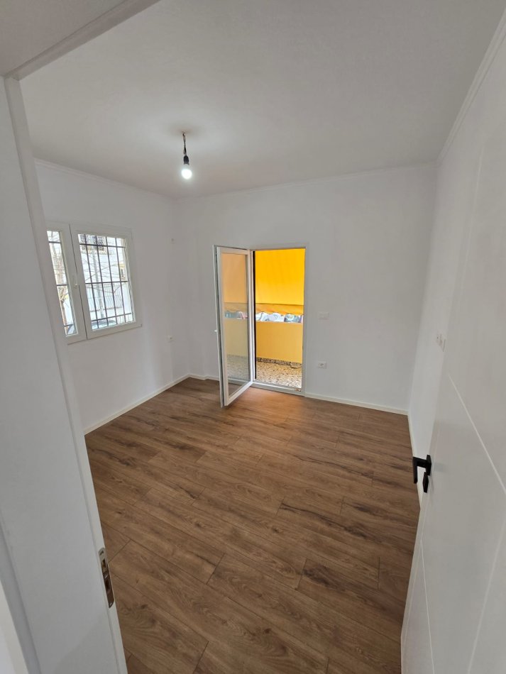 Tirane, shitet apartament 2+1 Kati 2, 65 m² 120.000 € (Ferit Xhajko)